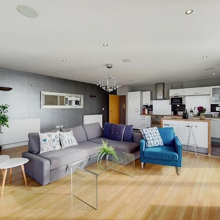 Deluxe Three Bedroom Apartment By London Excel Stays Zewnętrze zdjęcie