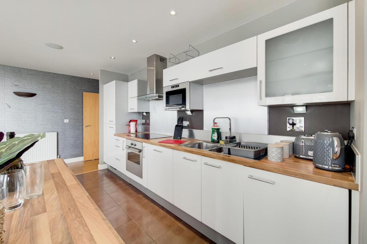 Deluxe Three Bedroom Apartment By London Excel Stays Zewnętrze zdjęcie
