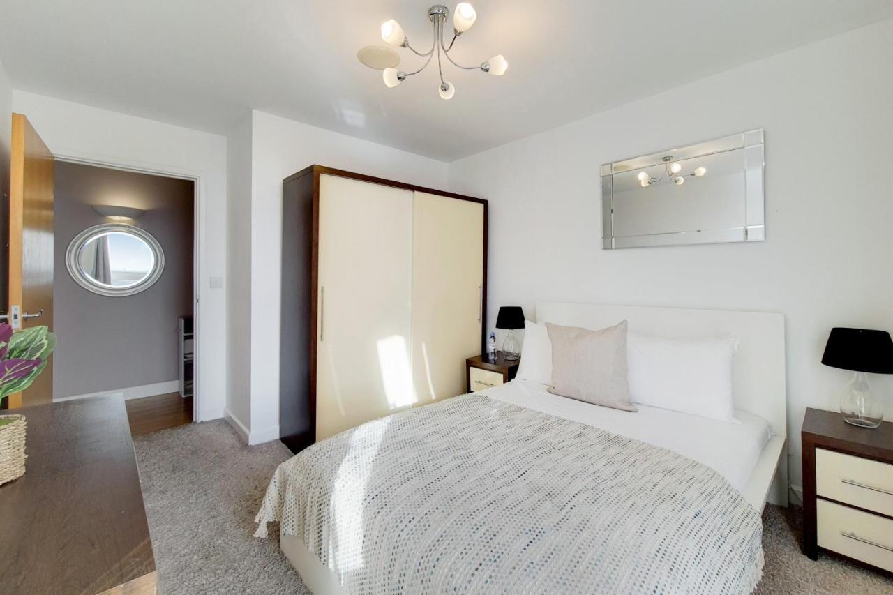 Deluxe Three Bedroom Apartment By London Excel Stays Zewnętrze zdjęcie