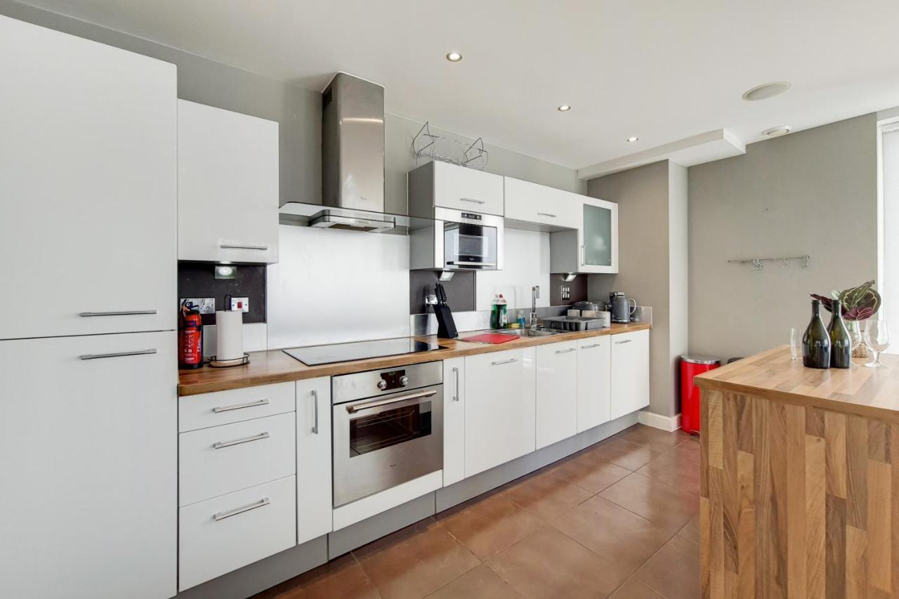 Deluxe Three Bedroom Apartment By London Excel Stays Zewnętrze zdjęcie