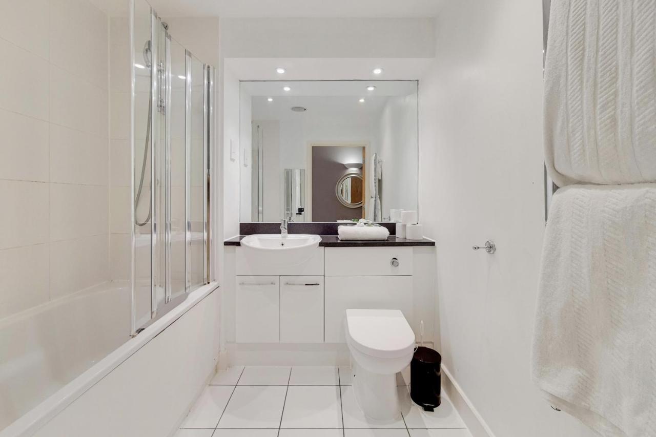 Deluxe Three Bedroom Apartment By London Excel Stays Zewnętrze zdjęcie