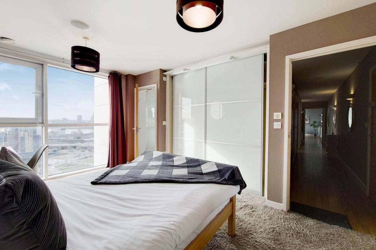 Deluxe Three Bedroom Apartment By London Excel Stays Zewnętrze zdjęcie