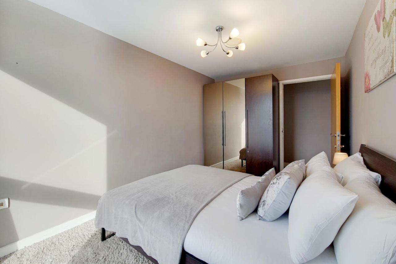Deluxe Three Bedroom Apartment By London Excel Stays Zewnętrze zdjęcie
