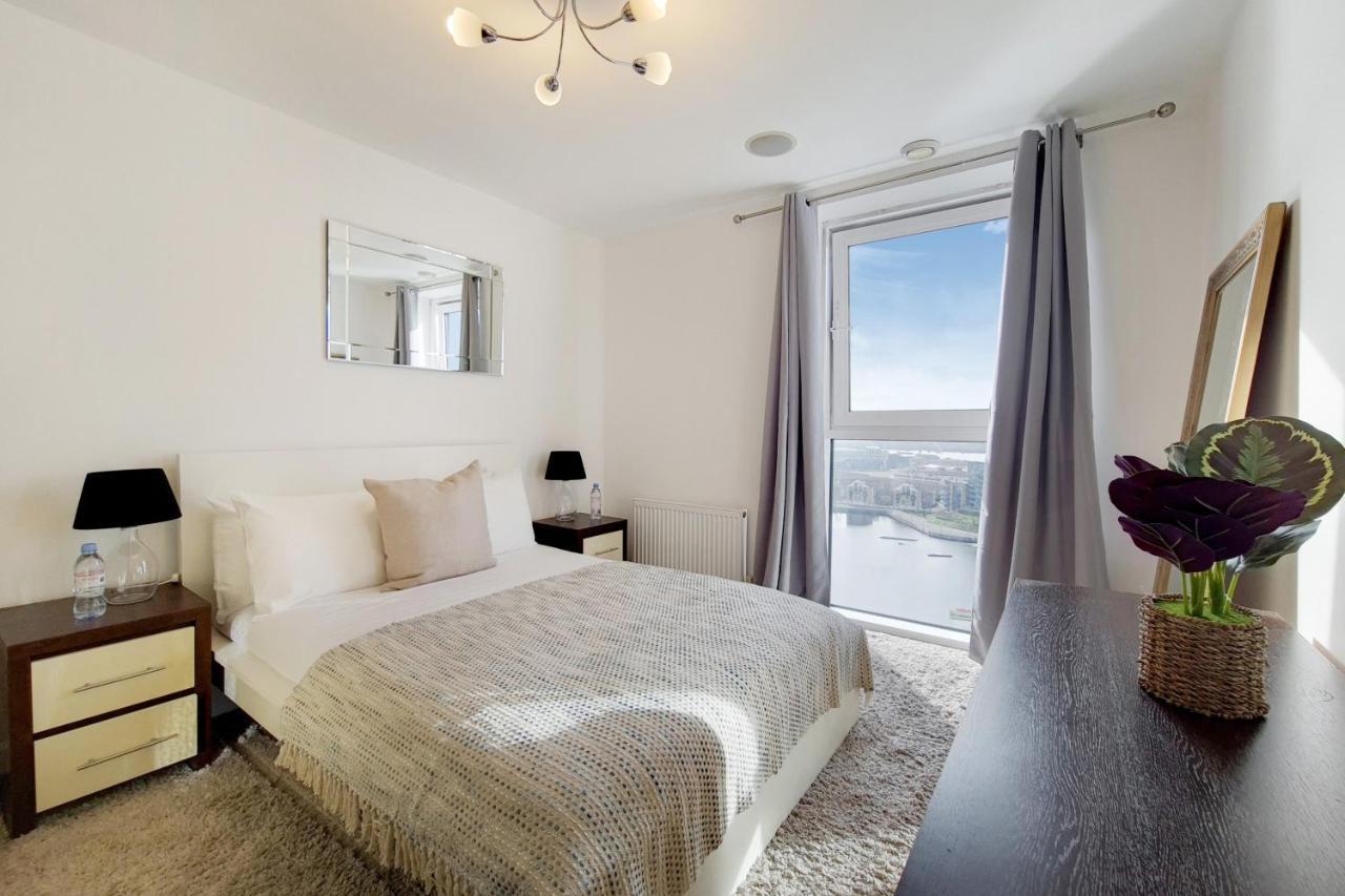 Deluxe Three Bedroom Apartment By London Excel Stays Zewnętrze zdjęcie