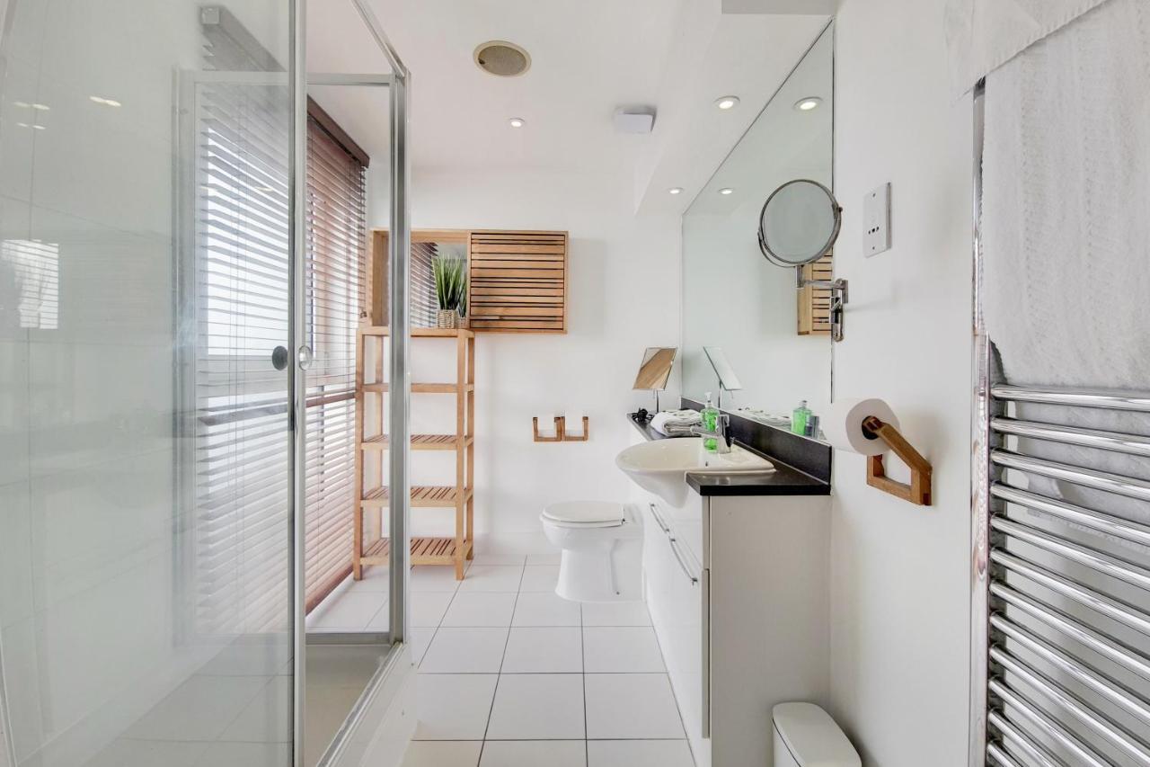 Deluxe Three Bedroom Apartment By London Excel Stays Zewnętrze zdjęcie